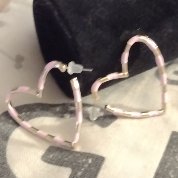 1" open hoop heart design in gold/pink hues - Picture 2 of 4